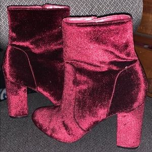 Fantaysa Velvet Boots, Size 7.